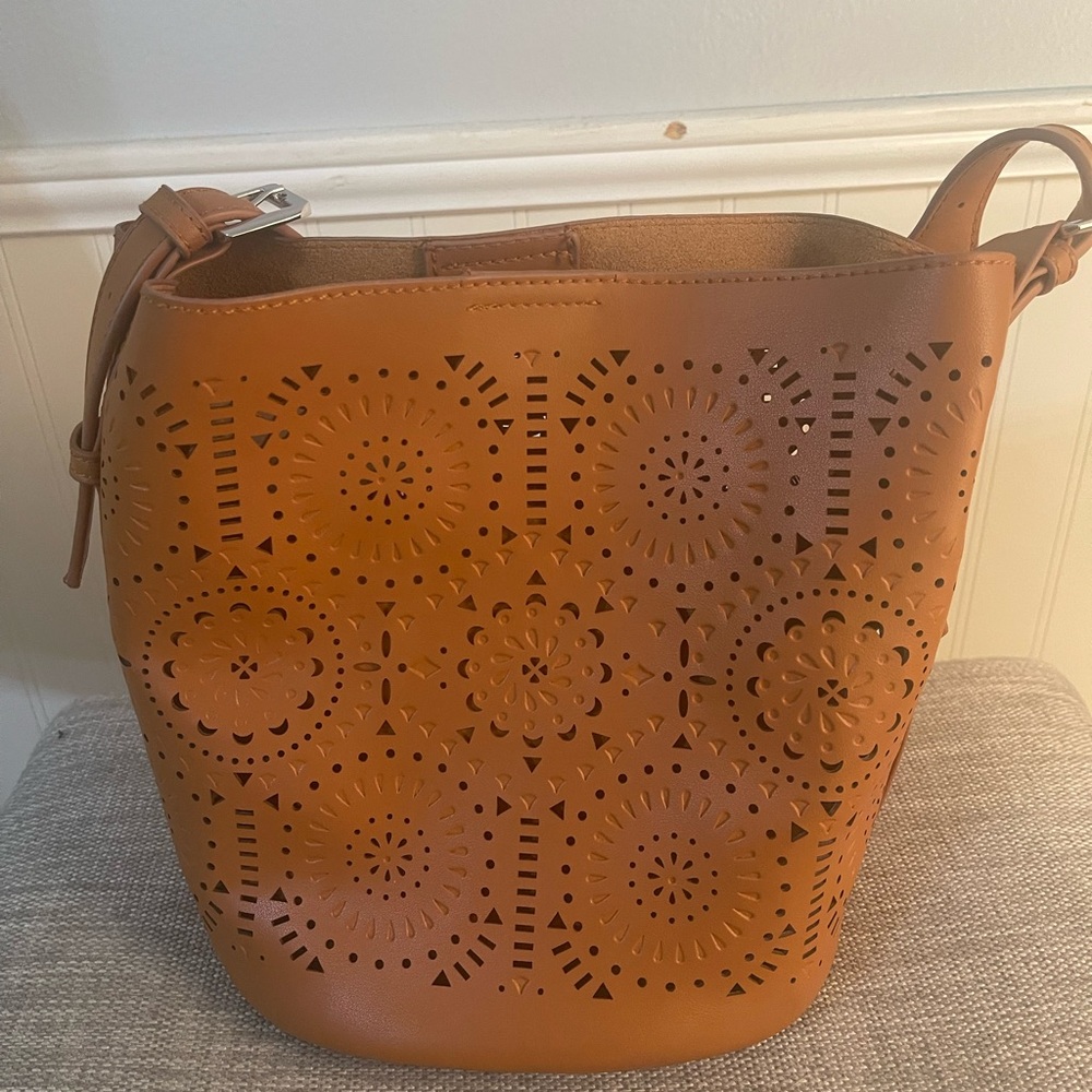 Tan shoulder bucket bag